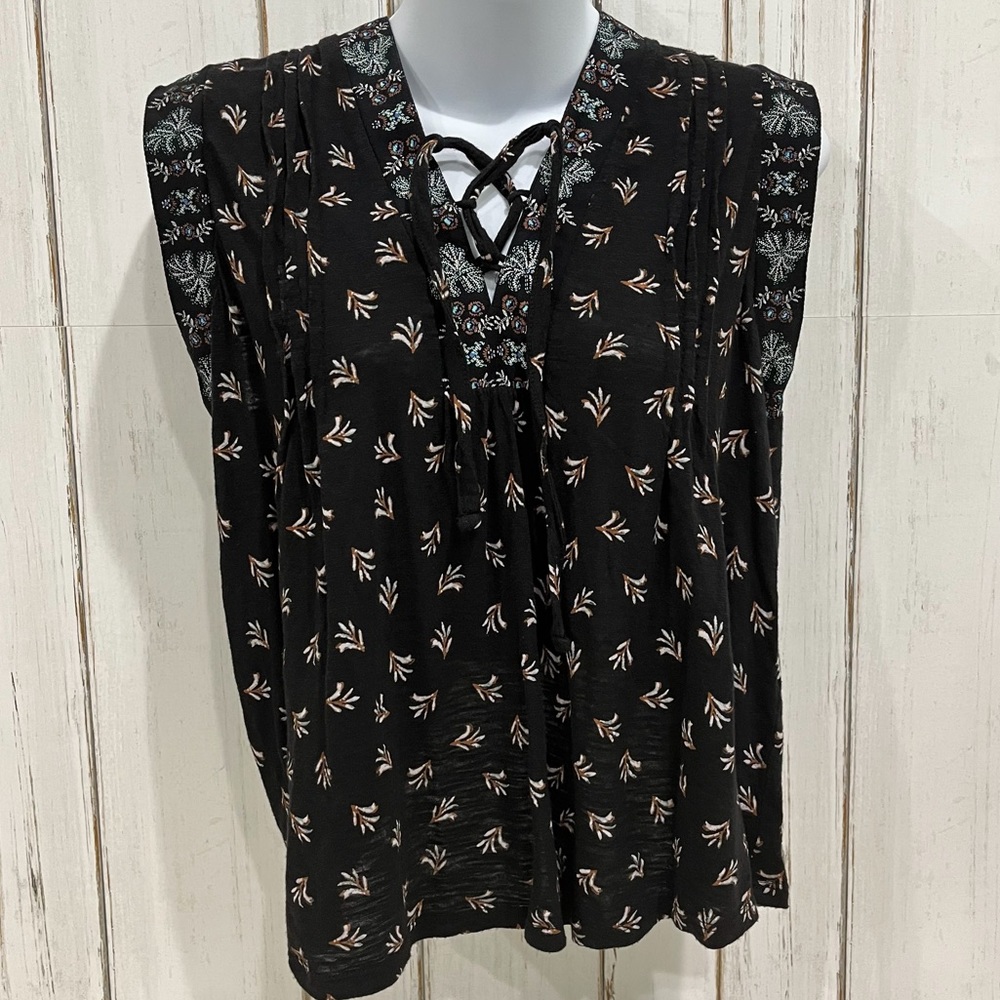 🌷3 Tops for $18 - Lucky Brand Pull Over Cap Sleeve Black Top, Size Small